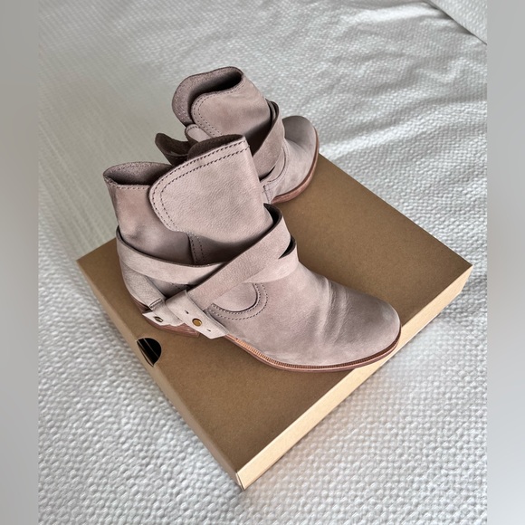 Women's UGG Booties - Picture 4 of 5